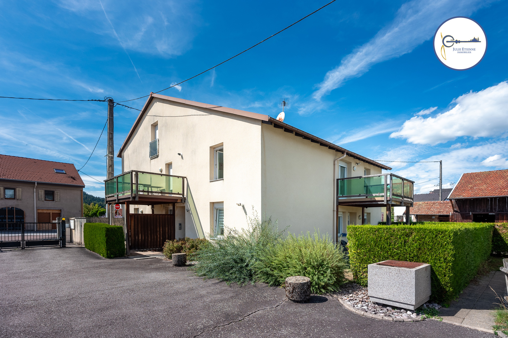 IMMEUBLE SPECIAL INVESTISSEUR - VAGNEY - 308M2